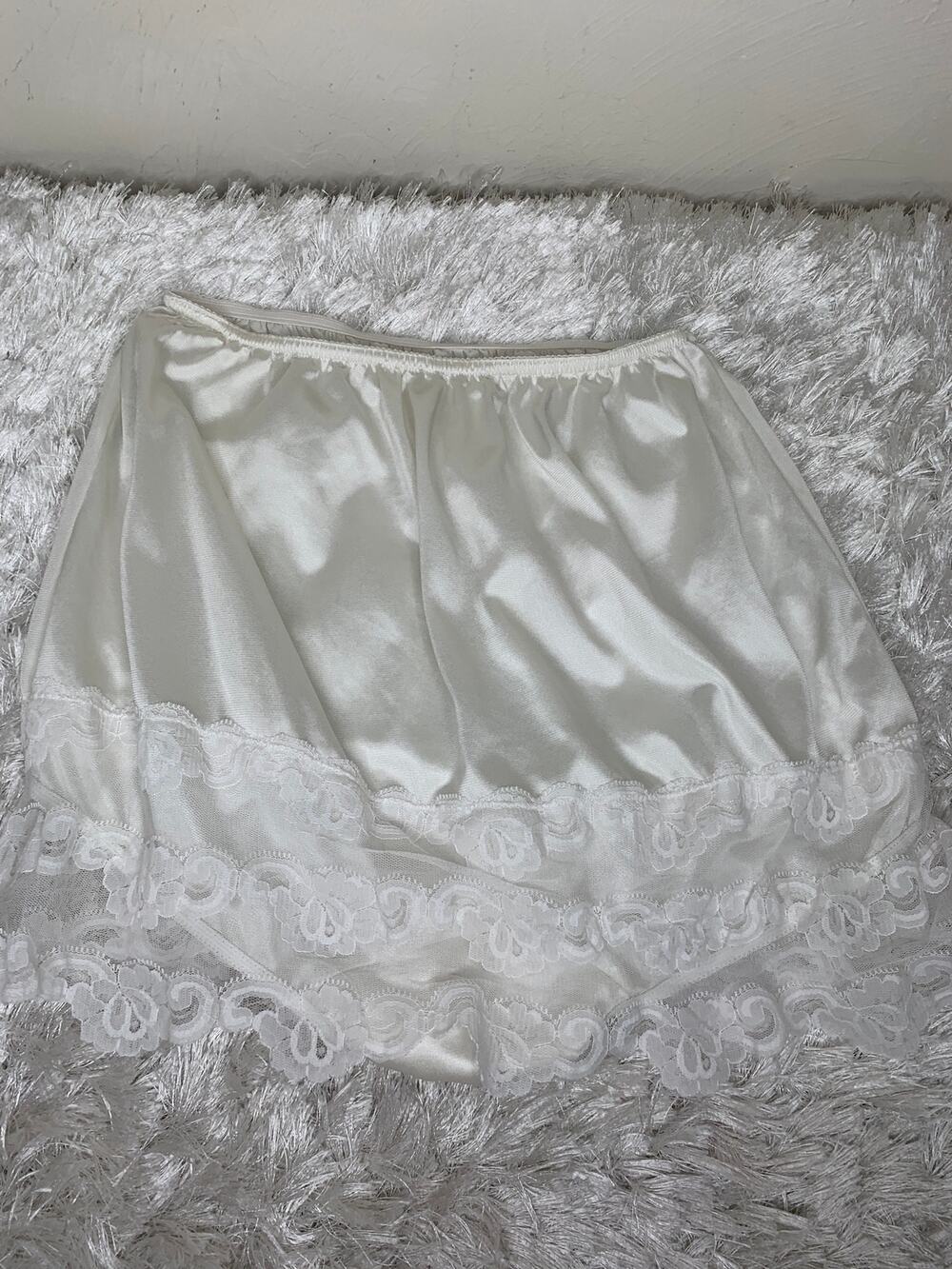 Velrose White Lace Trimmed Panties w Overskirt Sz Large